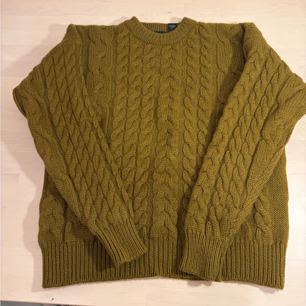 100% Wool - Structure Men's Cable Knit Sweater - Golden Olive